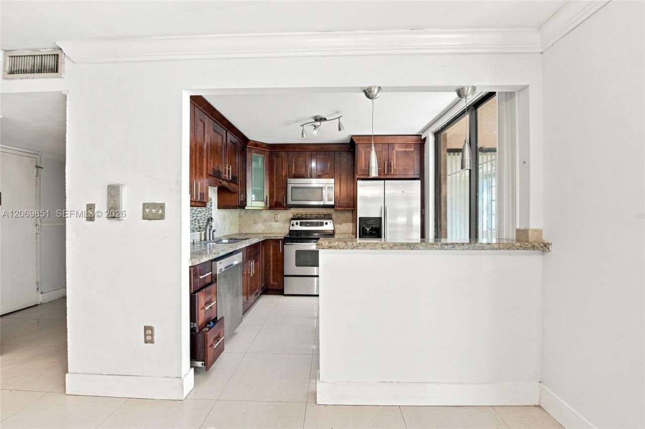661 NE 195th St , Unit 104, Miami, FL 33179 Photo