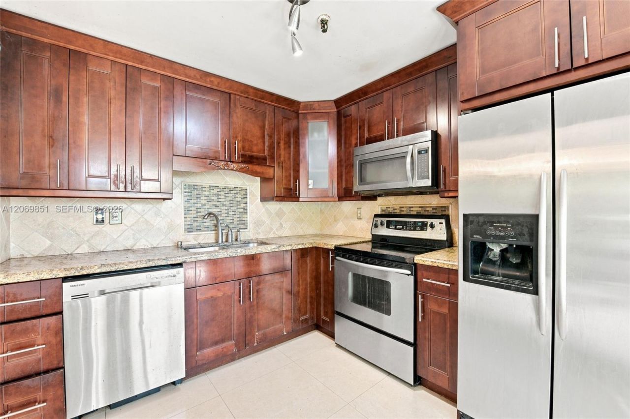 661 NE 195th St , Unit 104, Miami, FL 33179 Photo
