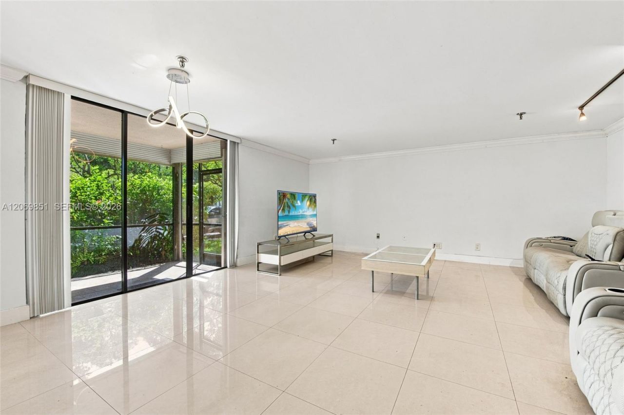 661 NE 195th St , Unit 104, Miami, FL 33179 Photo