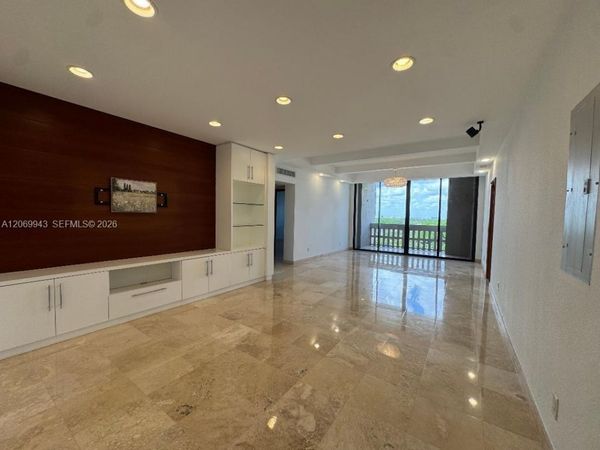90 Edgewater Dr , Unit PH15, Coral Gables, FL 33133