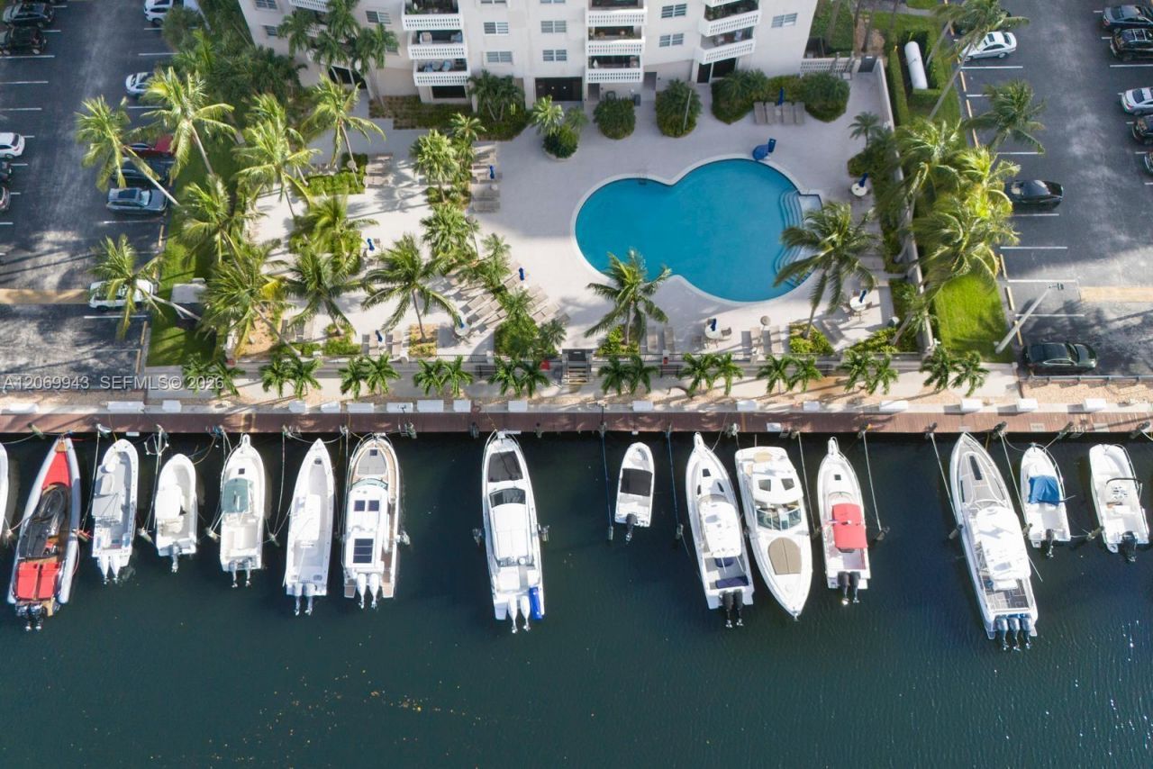 90 Edgewater Dr , Unit PH15, Coral Gables, FL 33133 Photo