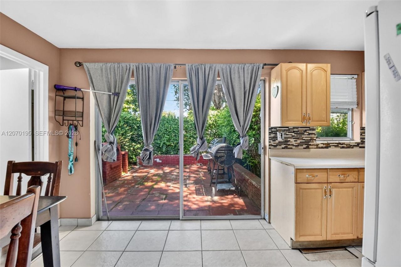 1572 Woodland Ave, West Palm Beach, FL 33415 Photo