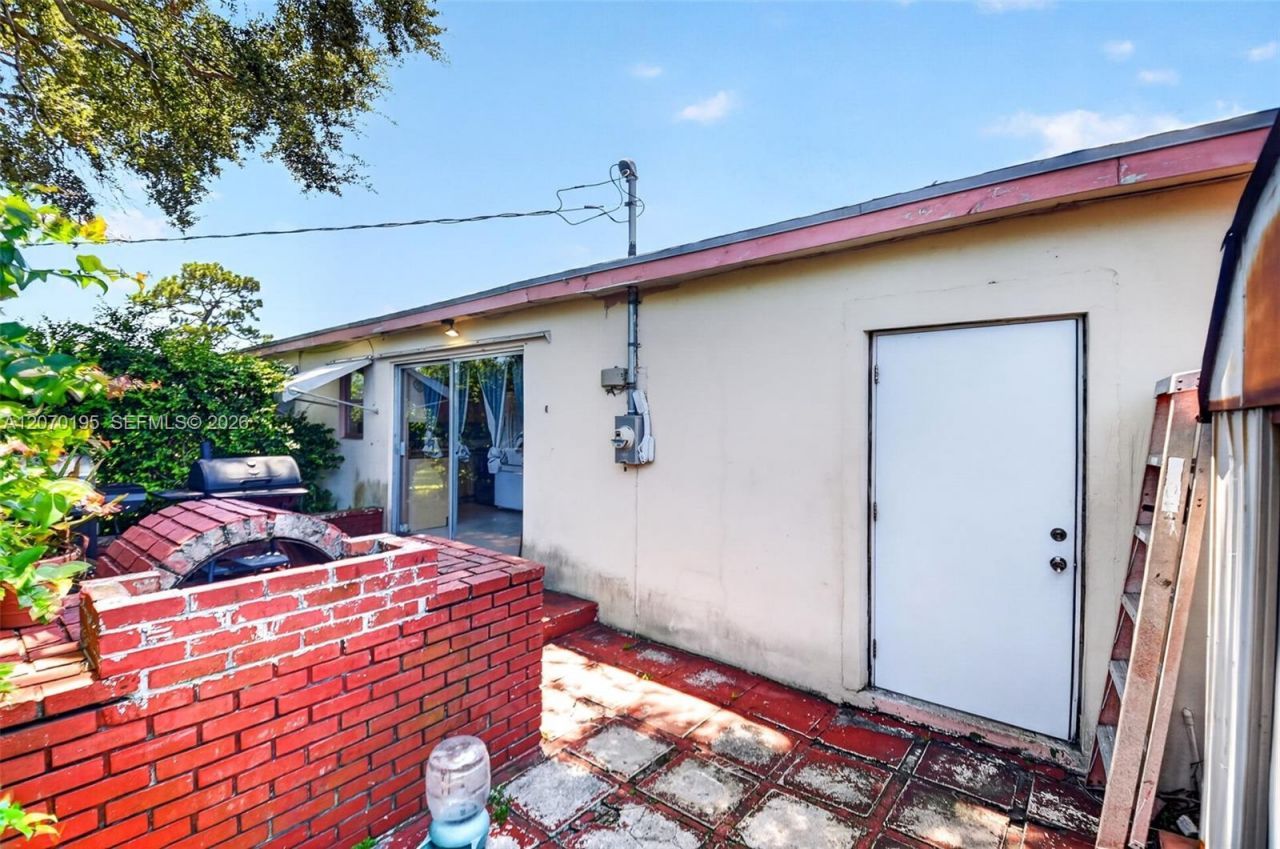 1572 Woodland Ave, West Palm Beach, FL 33415 Photo