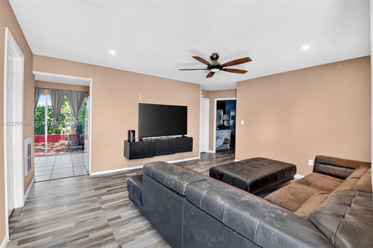 1572 Woodland Ave, West Palm Beach, FL 33415 Photo