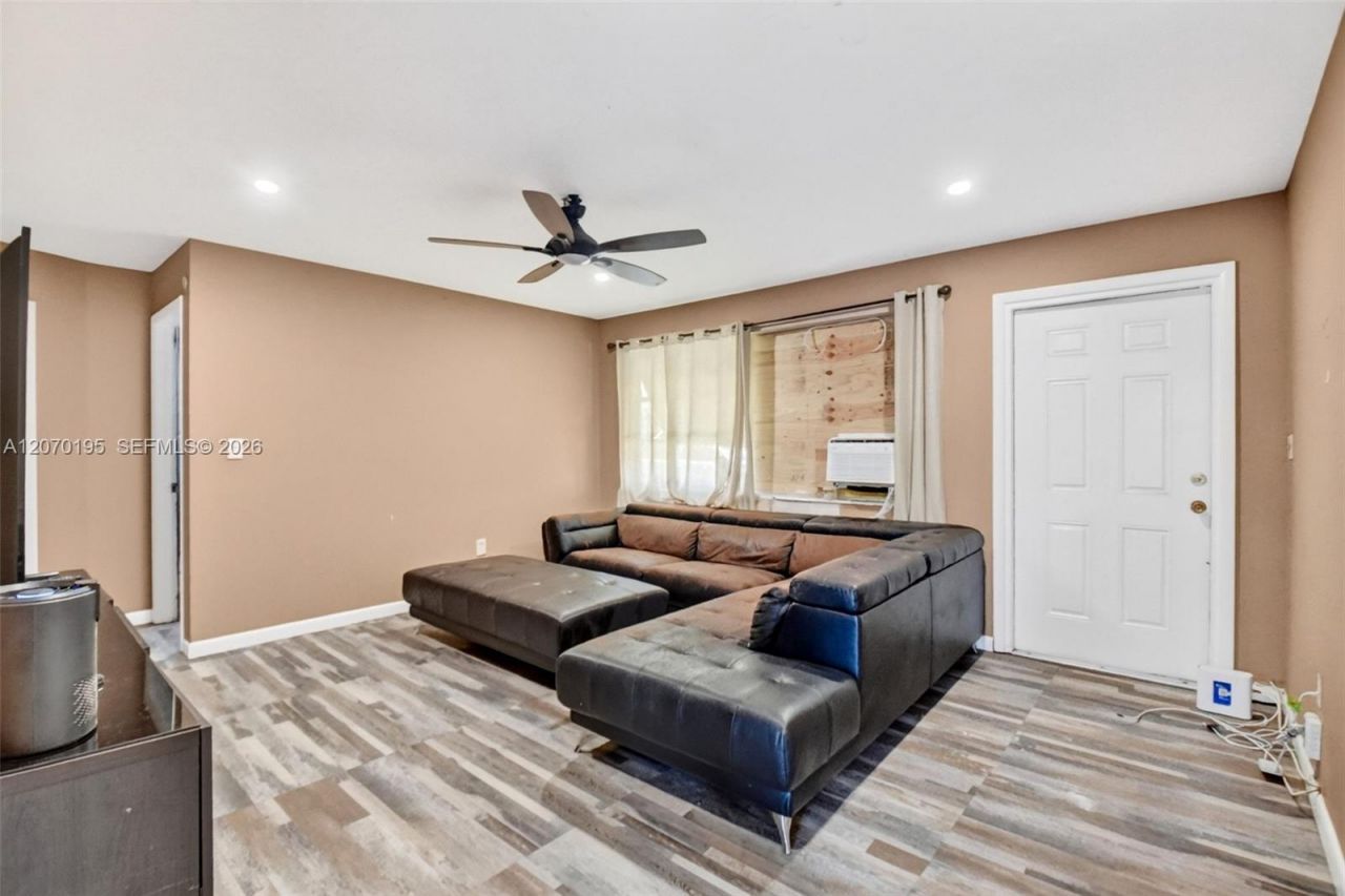 1572 Woodland Ave, West Palm Beach, FL 33415 Photo