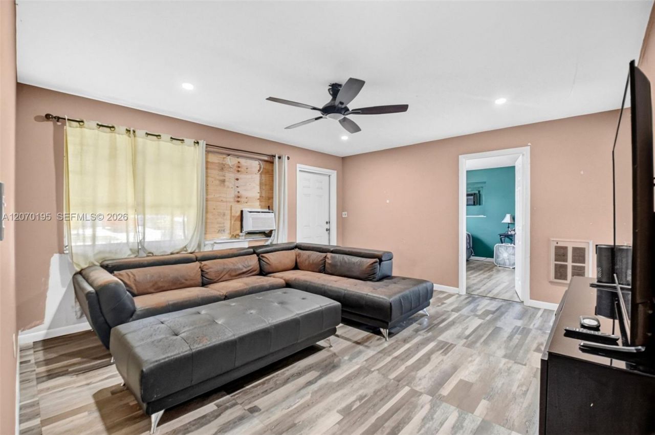 1572 Woodland Ave, West Palm Beach, FL 33415 Photo
