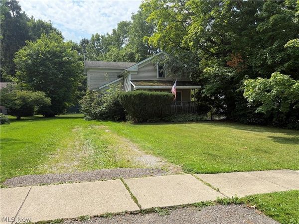 13661 W Spring Street , Burton, OH 44021