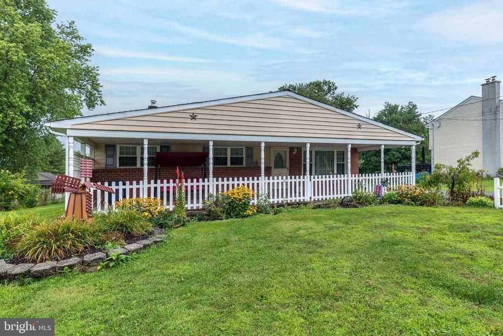 10 MOUNTAIN VIEW ROAD , KINTNERSVILLE, PA 18930