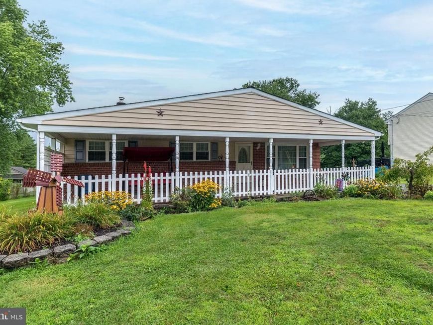 10 Mountain View Road, Kintnersville, PA 18930 Main Photo