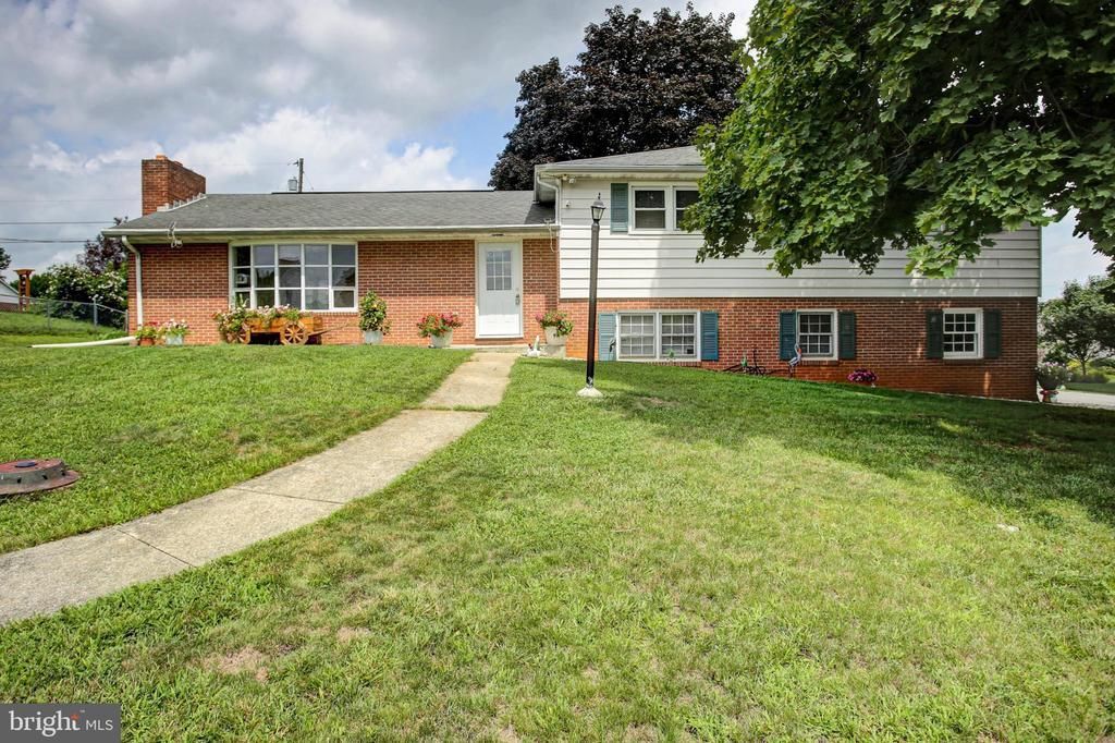 221 HARVEST LANE, CHAMBERSBURG, PA 17202