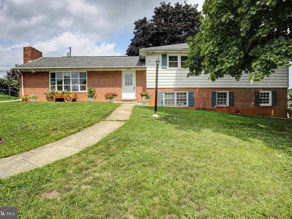 221 HARVEST LANE, CHAMBERSBURG, PA 17202