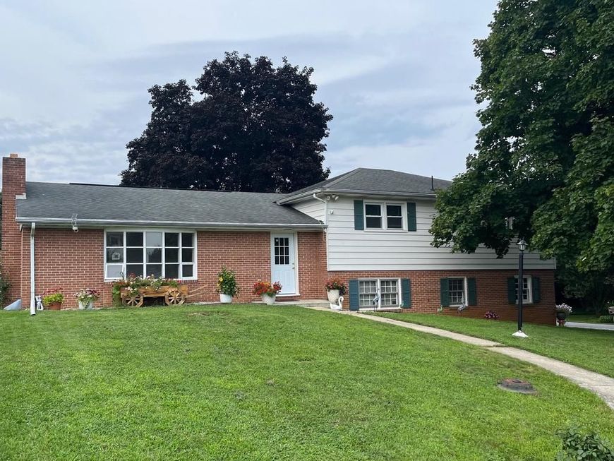 221 Harvest Lane, Chambersburg, PA 17202 Main Photo