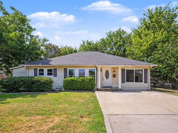 407 W 4th Street , Kaufman, TX 75142