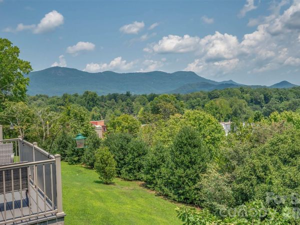 77 Chestnut Street, Unit 305, Tryon, NC 28782