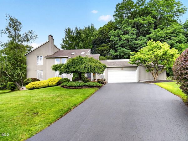 22 Olive Tree Lane, Albany, NY 12208