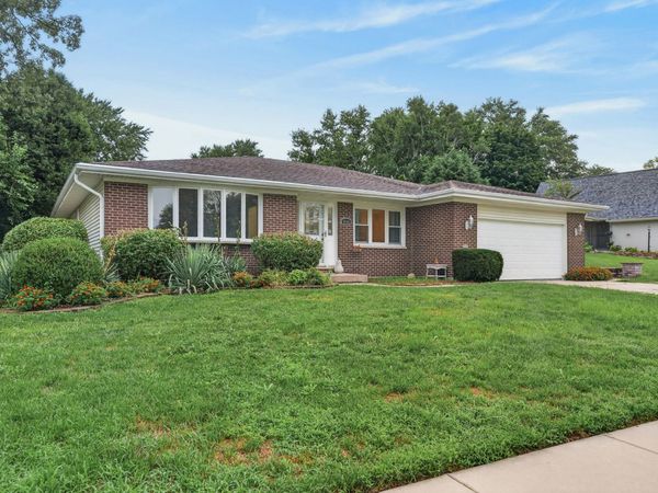 5006 W Oakwood Drive , McHenry, IL 60050