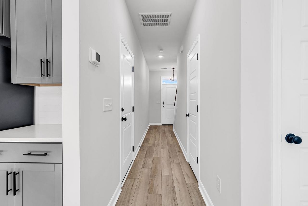 408 Ireland Way  Photo 6