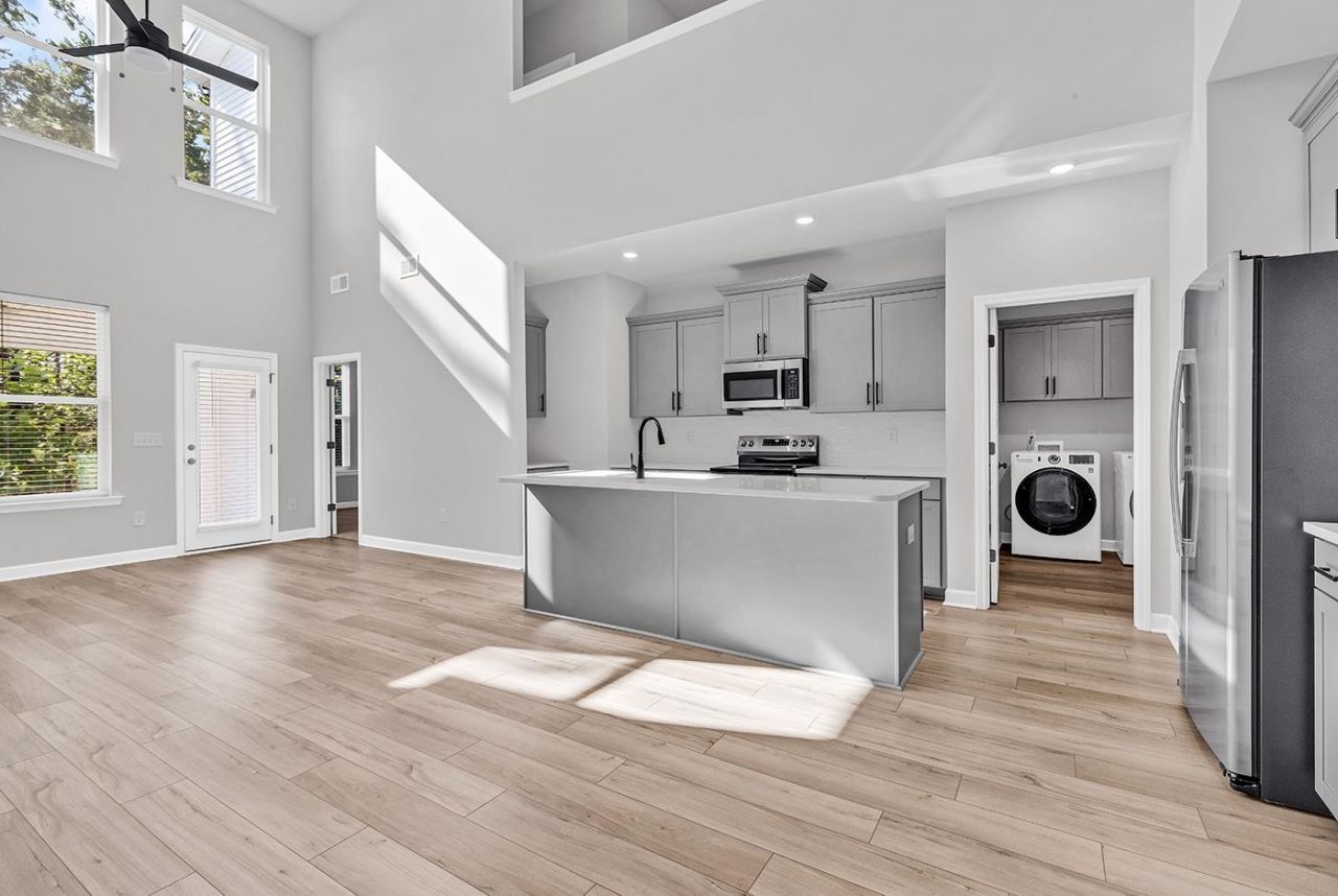 408 Ireland Way  Photo 9
