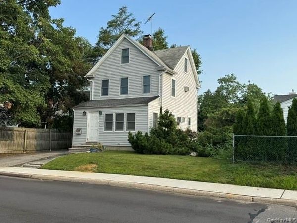105 Bayview Avenue , Manhasset, NY 11030
