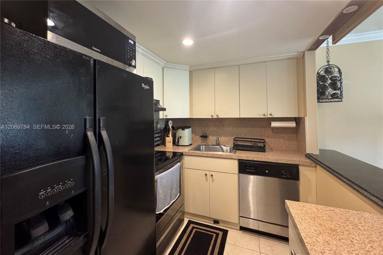 210 172nd St, Unit 334, Sunny Isles Beach, FL 33160 Photo