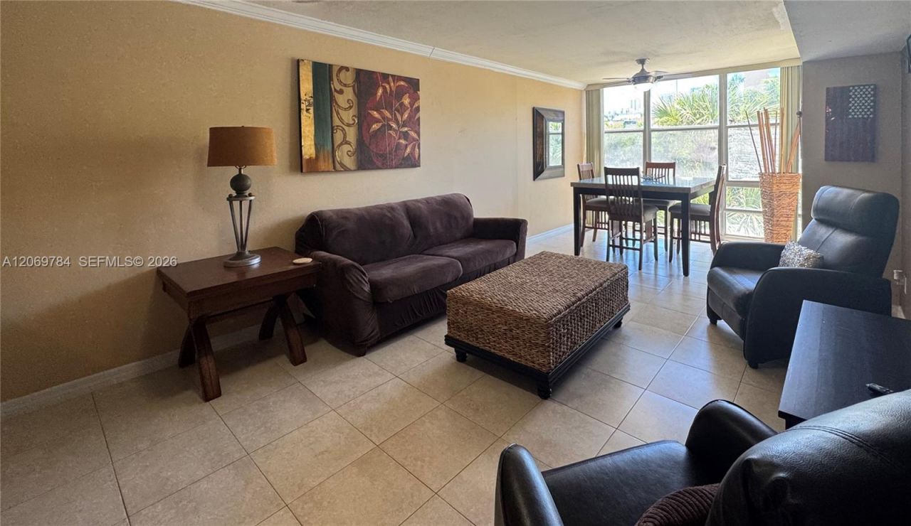 210 172nd St, Unit 334, Sunny Isles Beach, FL 33160 Photo