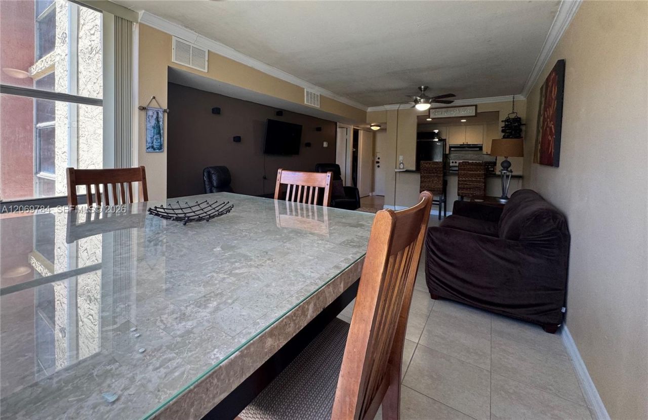 210 172nd St, Unit 334, Sunny Isles Beach, FL 33160 Photo