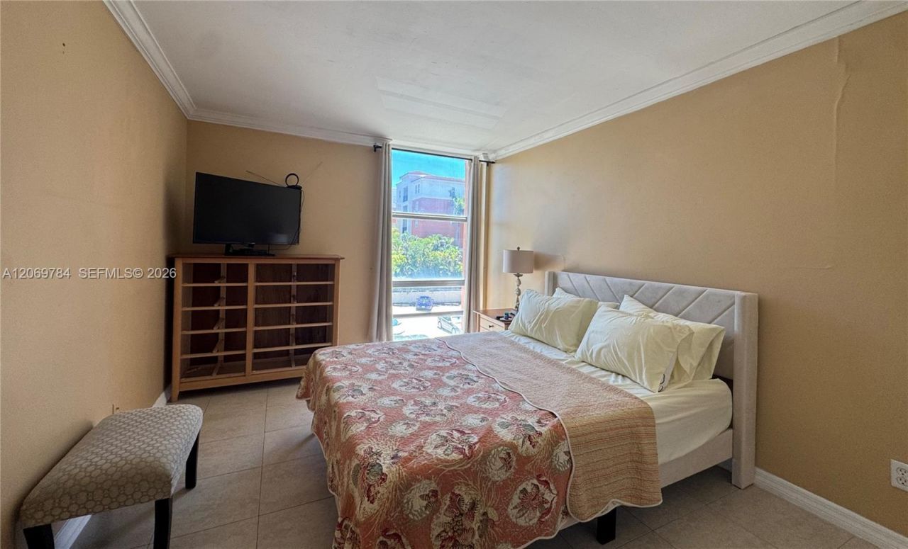 210 172nd St, Unit 334, Sunny Isles Beach, FL 33160 Photo