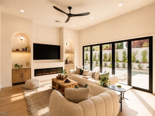 305 Prince Charming Court , Las Vegas, NV 89145