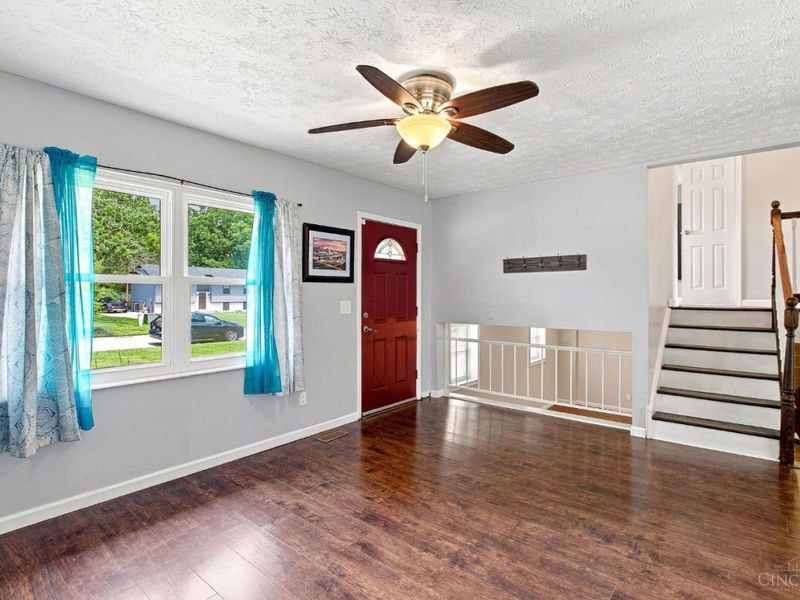 1491 Rolling Knoll Drive, Goshen Township, OH 45140 Photo 4