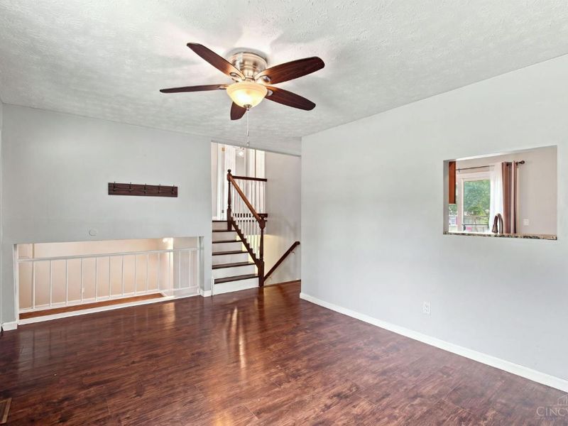 1491 Rolling Knoll Drive, Goshen Township, OH 45140 Photo 6
