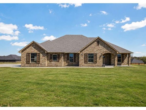 1185 Wolf Creek Drive, Blanchard, OK 73010