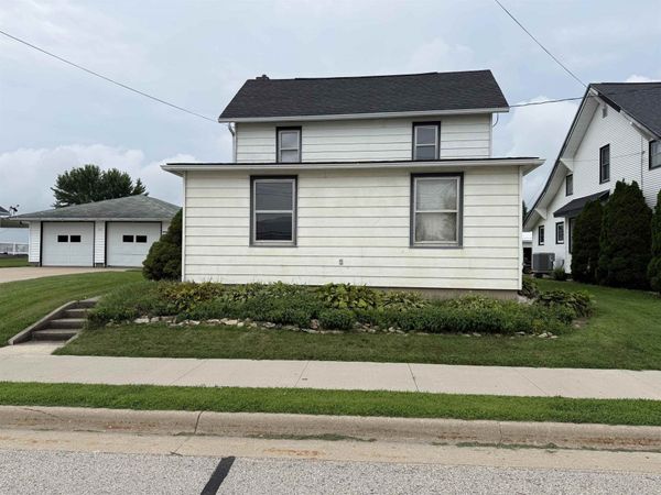 212 E Main Street, Luxemburg, IA 52056