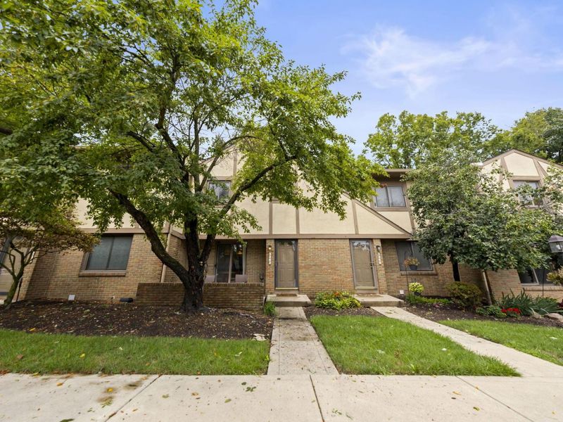 3262 Brookview Way, Unit 11, Columbus, OH 43221 Photo 2