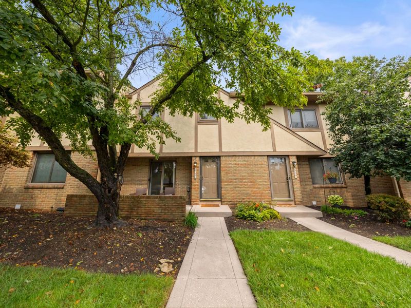 3262 Brookview Way, Unit 11, Columbus, OH 43221 Photo 2