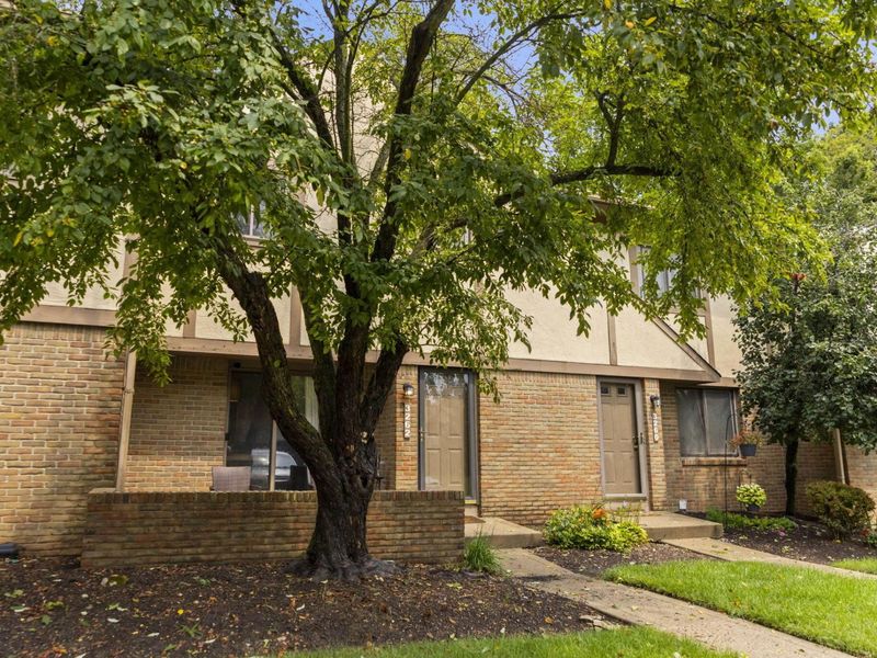 3262 Brookview Way, Unit 11, Columbus, OH 43221 Photo 3