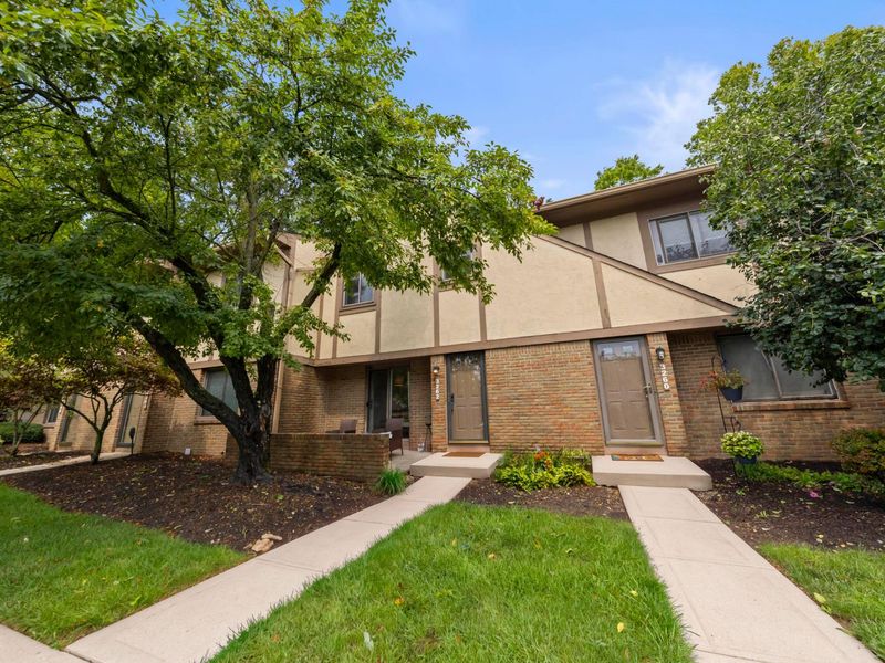 3262 Brookview Way, Unit 11, Columbus, OH 43221 Photo 3
