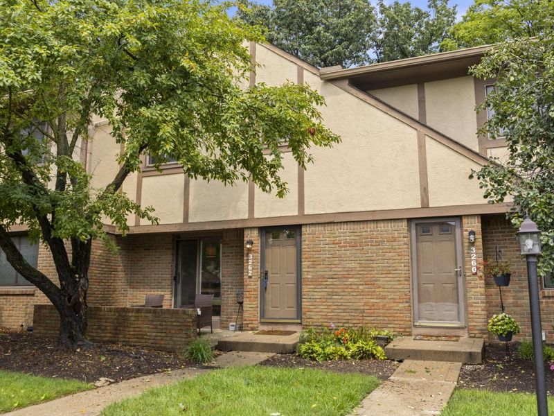 3262 Brookview Way, Unit 11, Columbus, OH 43221 Photo 4