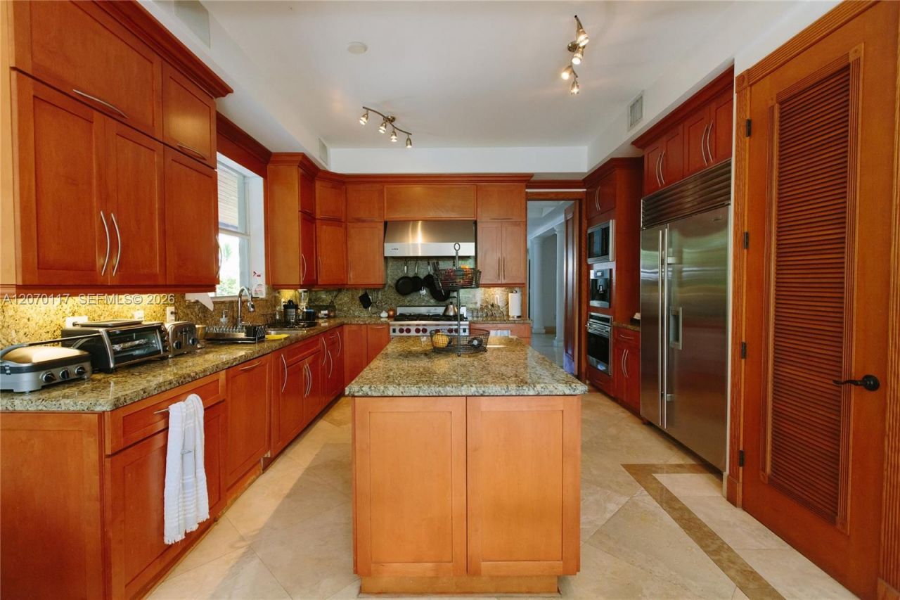 335 W Enid Dr , Key Biscayne, FL 33149 Photo