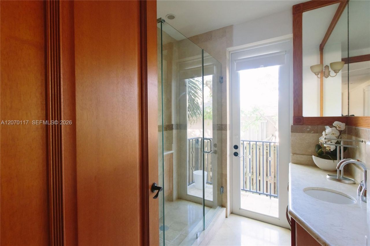 335 W Enid Dr , Key Biscayne, FL 33149 Photo