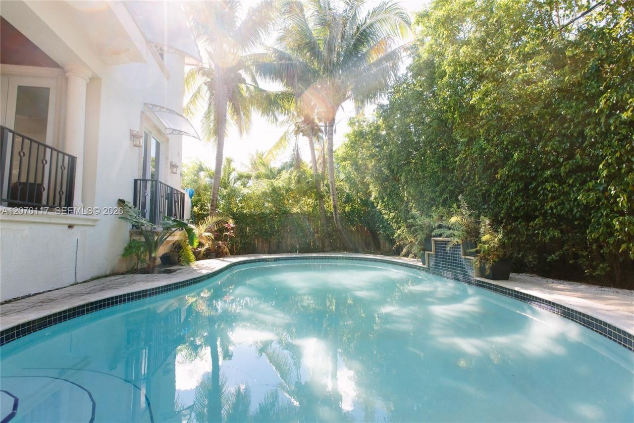 335 W Enid Dr , Key Biscayne, FL 33149 Photo