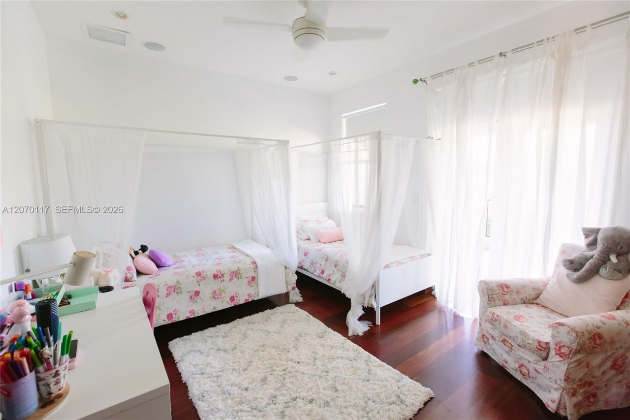335 W Enid Dr , Key Biscayne, FL 33149 Photo