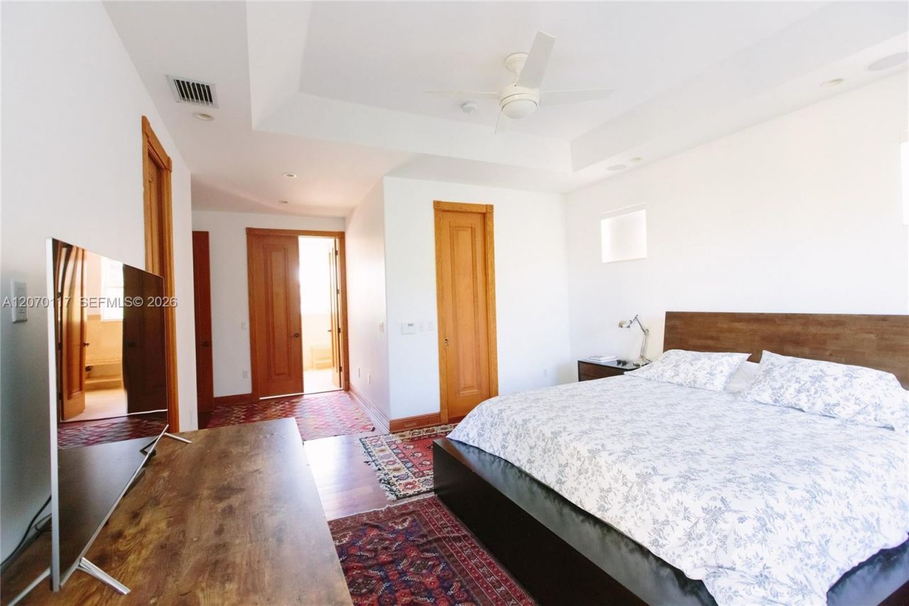 335 W Enid Dr , Key Biscayne, FL 33149 Photo