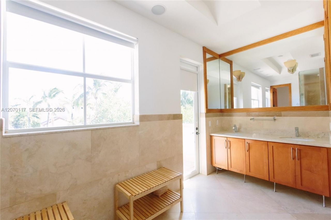 335 W Enid Dr , Key Biscayne, FL 33149 Photo
