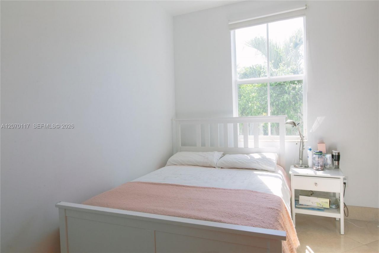 335 W Enid Dr , Key Biscayne, FL 33149 Photo