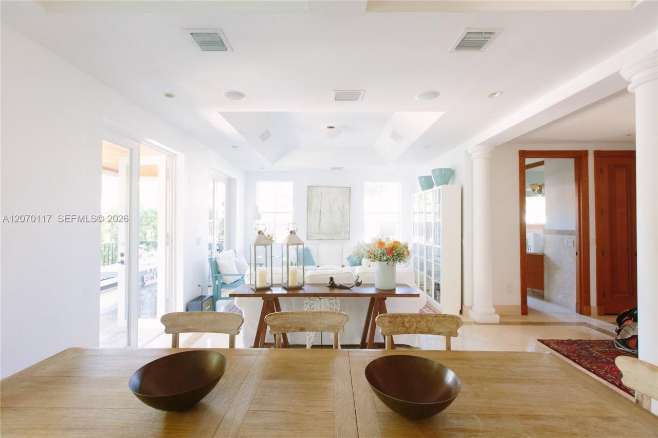 335 W Enid Dr , Key Biscayne, FL 33149 Photo