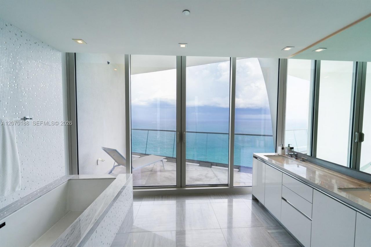 16901 Collins Ave, Unit 4201, Sunny Isles Beach, FL 33160 Photo