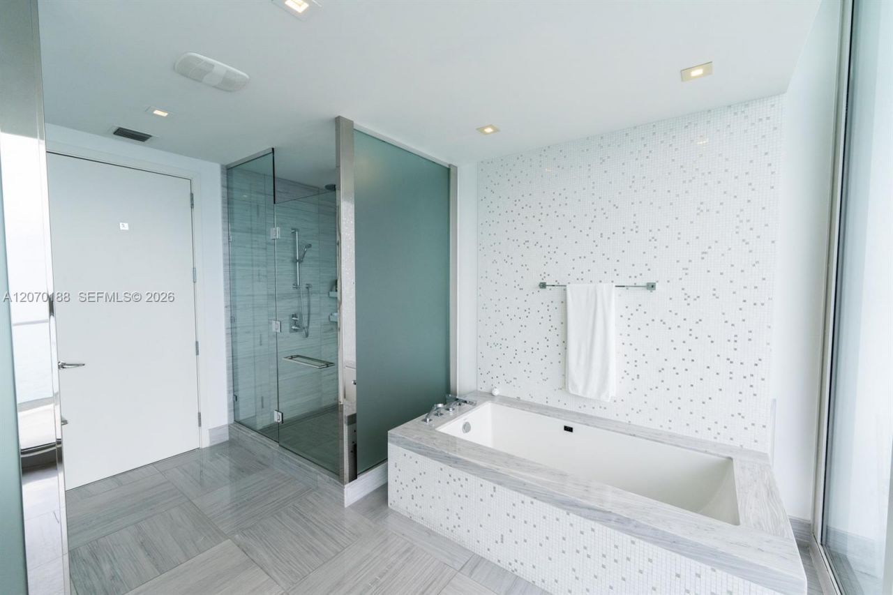 16901 Collins Ave, Unit 4201, Sunny Isles Beach, FL 33160 Photo