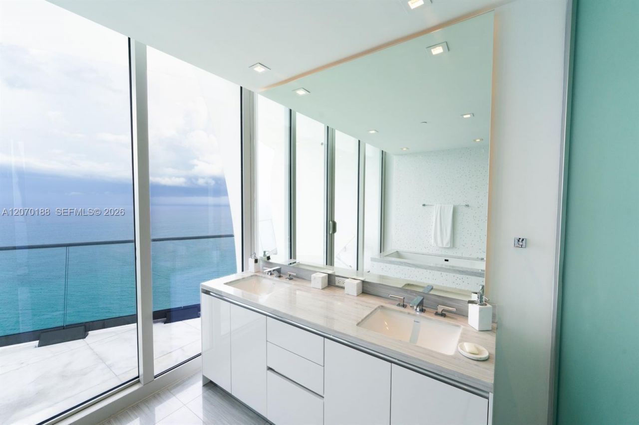 16901 Collins Ave, Unit 4201, Sunny Isles Beach, FL 33160 Photo