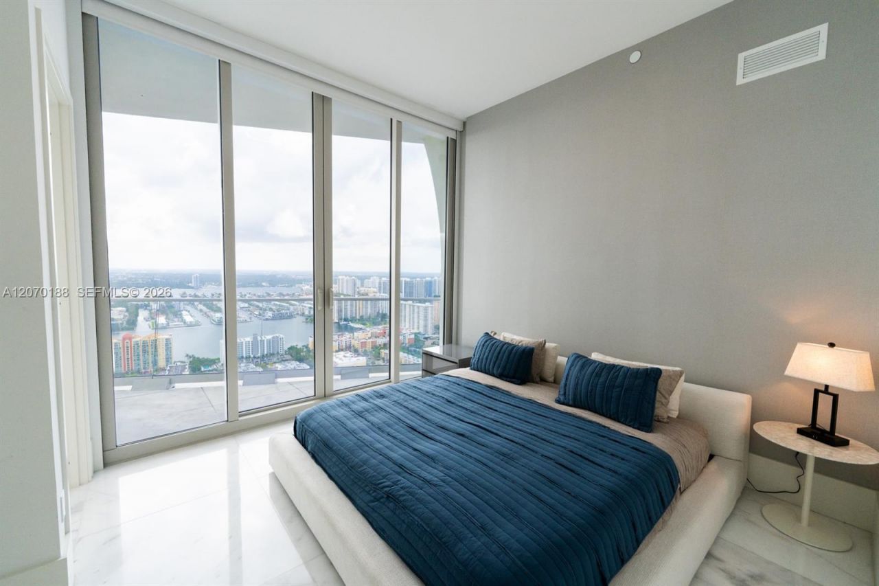 16901 Collins Ave, Unit 4201, Sunny Isles Beach, FL 33160 Photo