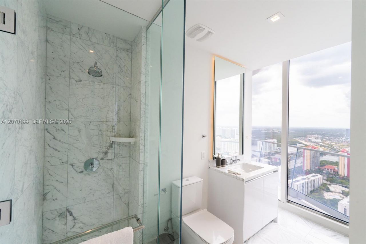 16901 Collins Ave, Unit 4201, Sunny Isles Beach, FL 33160 Photo